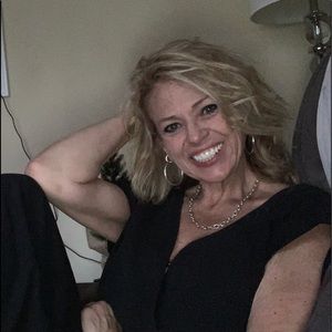 Meet your Posher, Dena